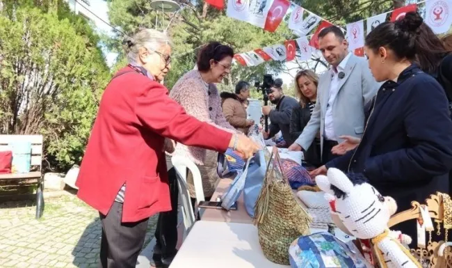Bornova’da Anneler Günü İçin Hediyelik Eşya Günleri!
