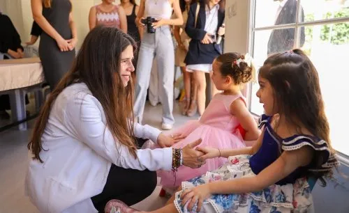 Çeşme Belediye Başkanı Lal Denizli’den Anneler ve Çocuklar İçin Özel Ziyaret