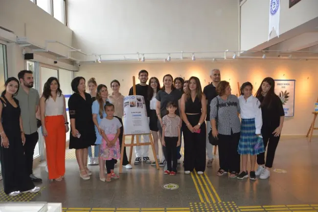 İşitme engelli çocukların resim sergisi büyük ilgi gördü