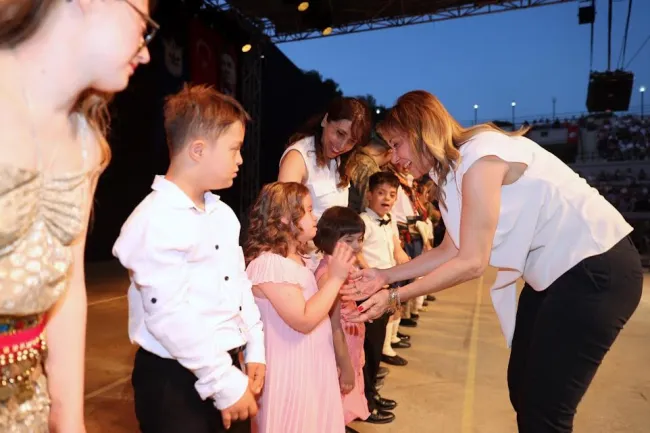 Konak’ın Halk Oyunları Şenliği 18’inci kez ‘merhaba’ dedi