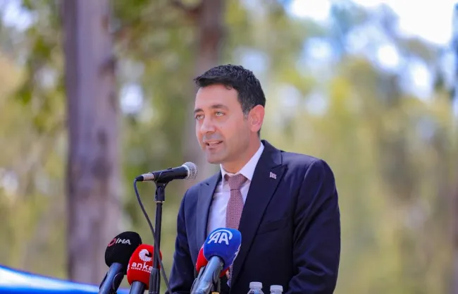 Genel Başkan Özel’den Başkan Önal’a övgü…Önal, “Genel Başkanımızı ve Bayraklılıları mahçup etmeyeceğim”