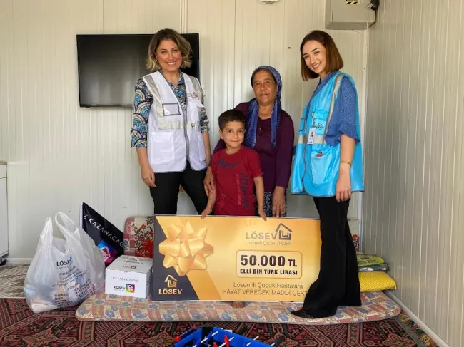 LÖSEV’DEN LÖSEMİ VE KANSERLE MÜCADELE EDEN AİLELERE