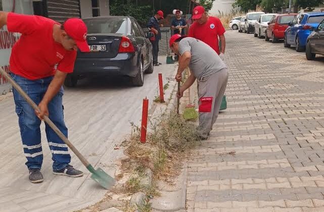Menderes Belediyesi’nde Yol Temizliği
