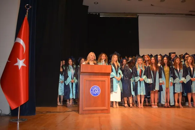 EÜ Sağlık Bilimleri Fakültesinde 250 mezun sağlık sektörüne kazandırıldı