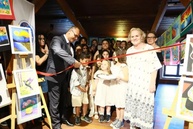 Renkli Dünyamız: Öğrencilerin Eserleri Sergide!