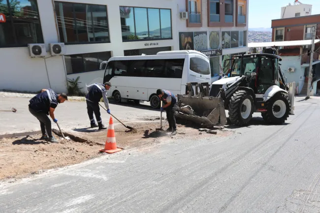 Bayraklı’da yollar yenileniyor