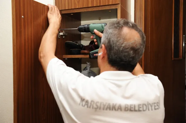 Karşıyaka Belediyesi’nin ücretsiz tamir hizmetine yoğun ilgi