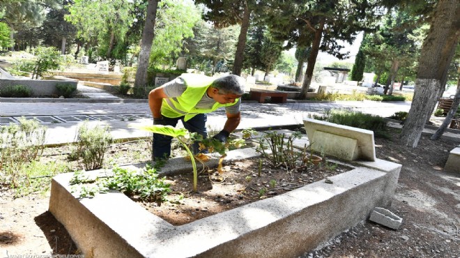 İzmir’de Mezarlıklar Bayrama Hazır!