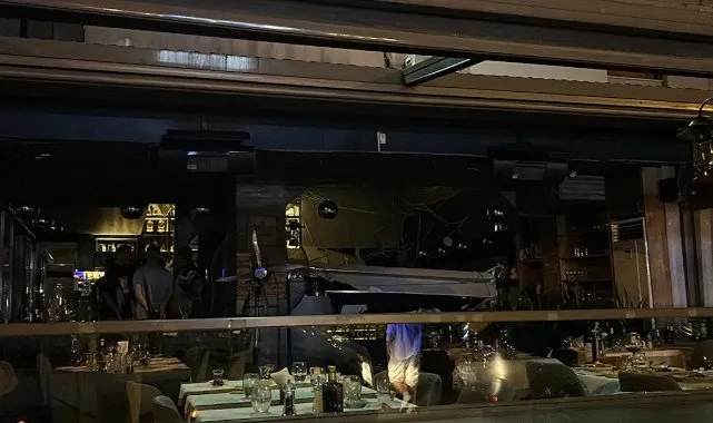 Caddebostan’da Restoranın Asma Tavanı Çöktü!