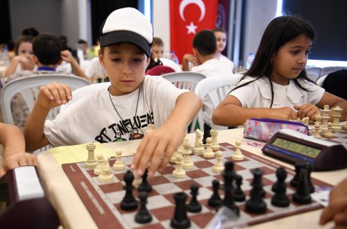 Bornova’da Satranç Turnuvası Heyecanı!