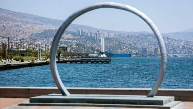 Simge yüzük Karşıyaka Nikah Sarayı’na geri döndü