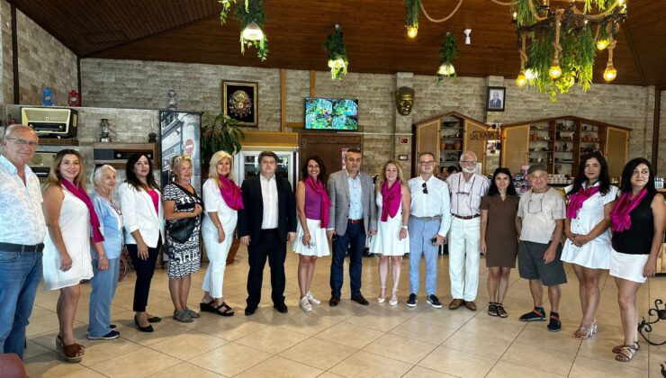 Karşıyakalı iş kadınları huzurevi sakinleri ile buluştu