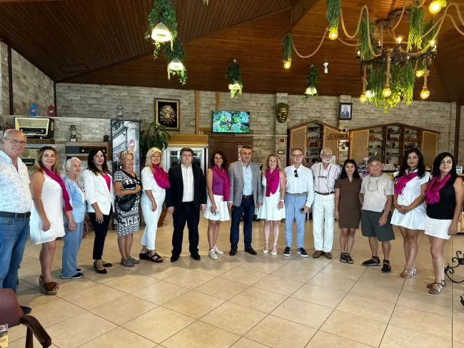 Karşıyakalı iş kadınları huzurevi sakinleri ile buluştu