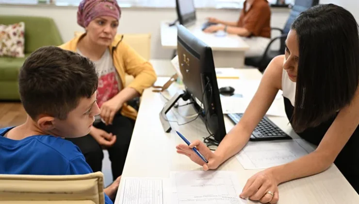 Buca Belediyesi tercih sürecinde öğrencilerin yanında