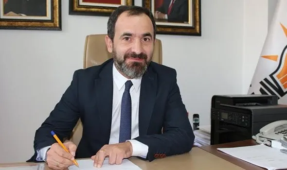AK Parti İzmir’de Üzücü Kayıp: Özgür Hızal’ın Babası Vefat Etti