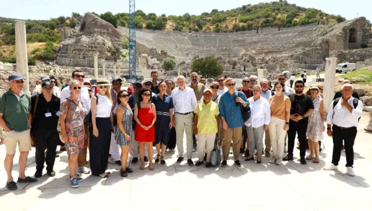 Selçuk Belediye Başkanı Yunanistan eski Başbakanı’na Efes’i gezdirdi