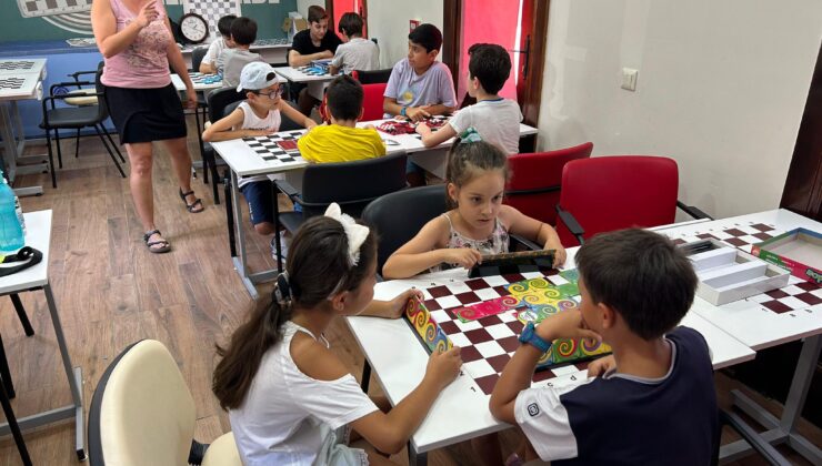 Karşıyaka Gençlik Merkezi’ndeki Yaz Okuluna çocuklardan yoğun ilgi