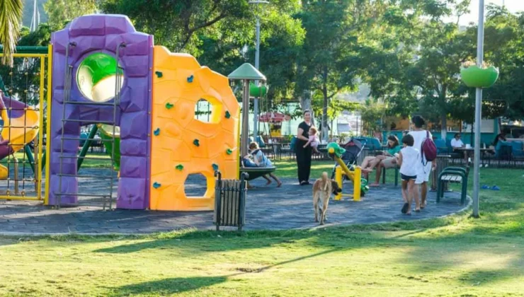 Seferihisar Belediyesi Parkları Yeniliyor