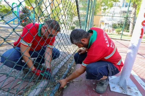 Karşıyaka’da Park Bakımı Hız Kesmeden Devam Ediyor