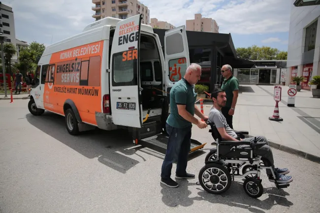 Konak Belediyesi’nden Engelsiz Servis Hizmeti