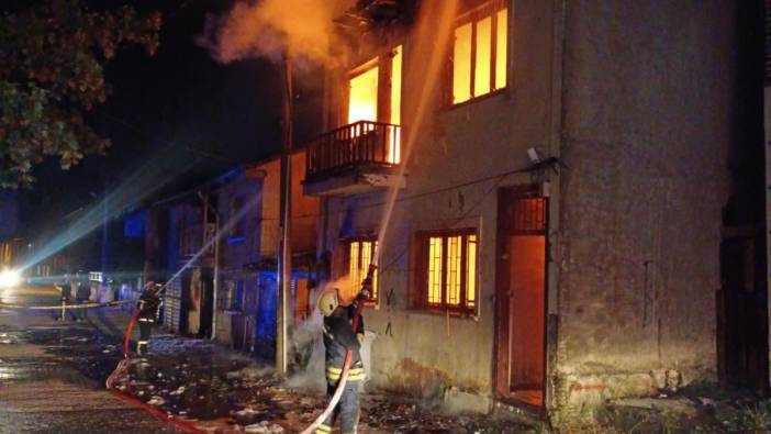 Karaçayır’da Terk Edilmiş Evde Yangın Alevlendi!