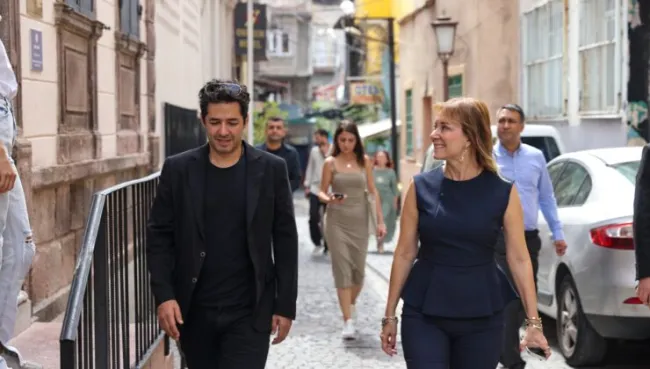 Başkan Mutlu’dan Mert Fırat ile Basmane turu
