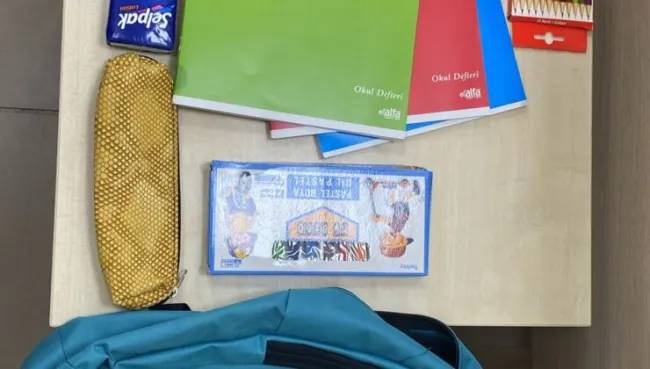 Bayraklı Belediyesinden öğrencilere kırtasiye desteği