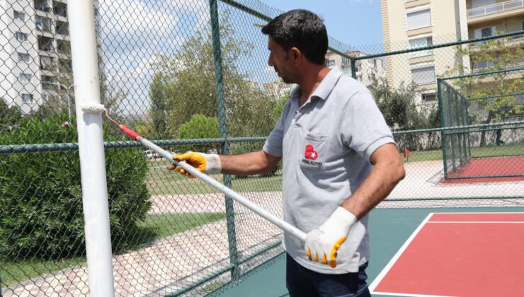 Bayraklı’da parklar yenileniyor