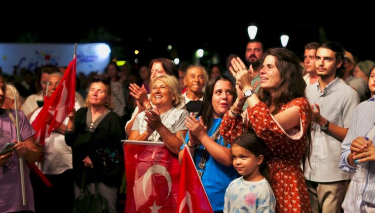 Çeşme Festivali Yeni Türkü ile Görkemli Bir Final Yaptı 
