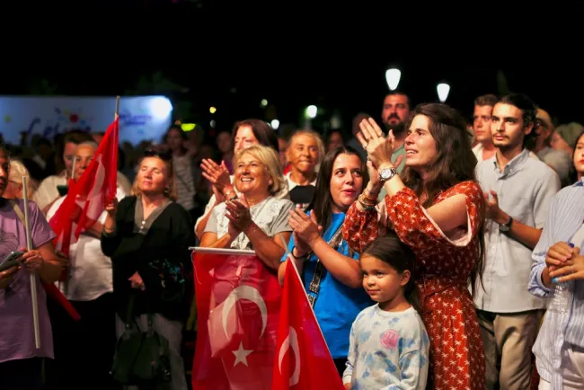Çeşme Festivali Yeni Türkü ile Görkemli Bir Final Yaptı 