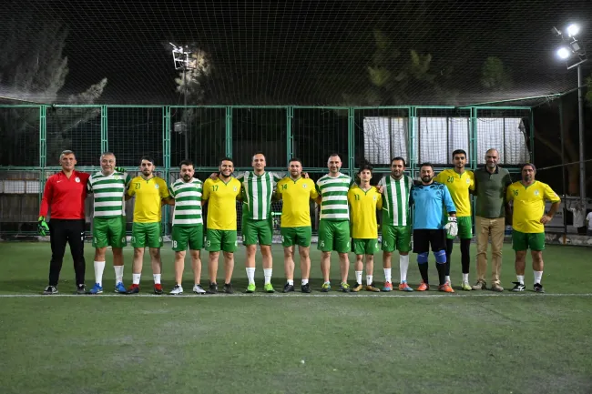 Başkan Eşki gençlerle sahada buluştu