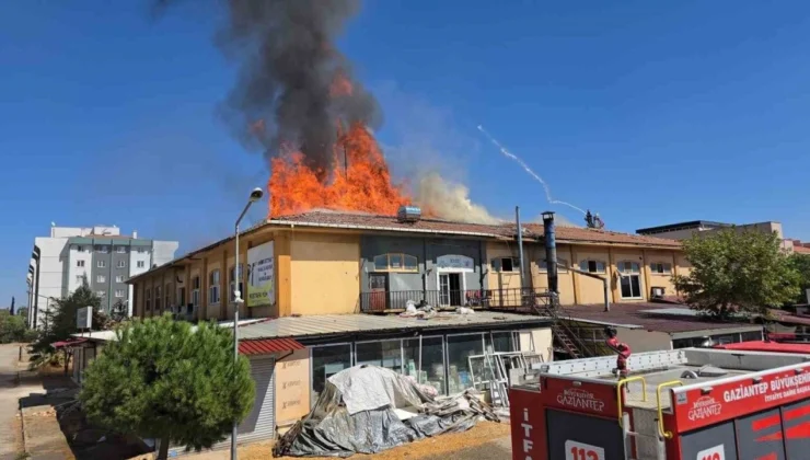 İslahiye’de İş Merkezinde Yangın: Çatı Çöktü!