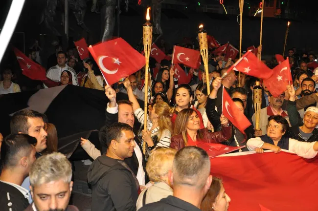 Menemen’de 29 Ekim Coşkusu: Fener Alayı Var!