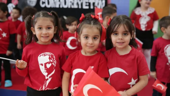 Başkan Mutlu miniklerin bayram coşkusuna ortak oldu
