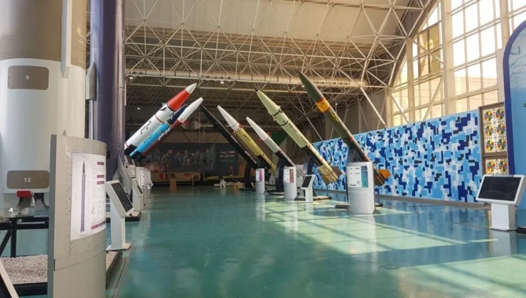 İran, Füze ve İHA’larını Fuarla Sergiledi