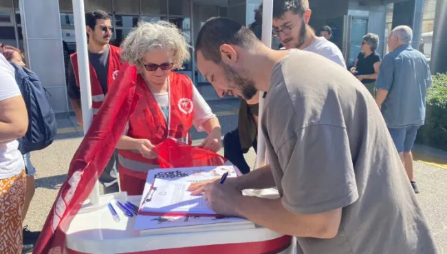 TİP, İzmir’de yüksek su faturalarına tepki gösterdi. “Suya sabuna dokunamıyoruz” diyen TİP, su hakkı talebinde bulundu.