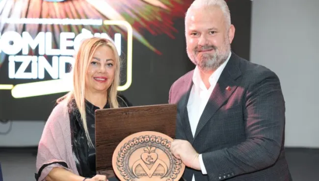 MENEMEN’DE “ÇÖMLEĞİN İZİNDE” ÖDÜLLERİ VERİLDİ