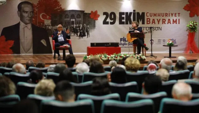 “Cumhuriyet’in Aydınlığı” mısralarla melodileri buluşturdu