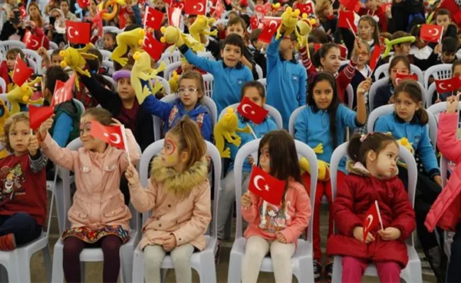 Cumhuriyet ve Çocuk: Ödüllü Kompozisyon Yarışması!