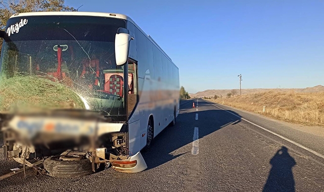 Niğde’de Otobüs-Otomobil Kazası: 1 Ölü, 3 Yaralı