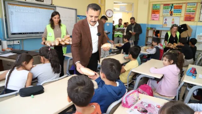 Başkan Kırgöz’den öğrencilere beslenme desteği