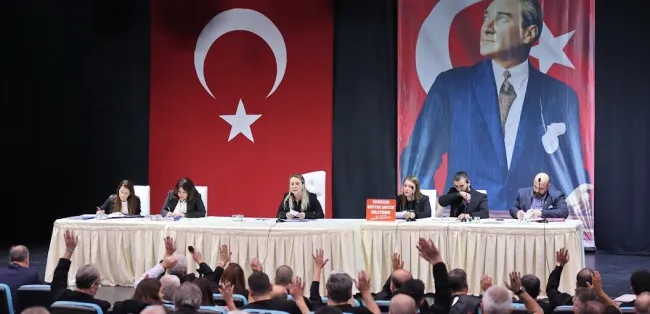 Konak’ta Kayyum Protestosu: ‘Demokrasiye Sahip Çık’