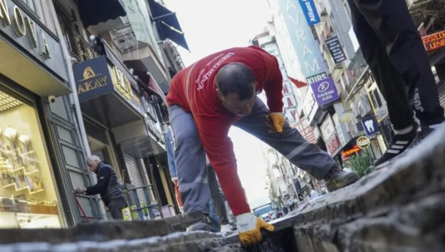 Karşıyaka’da sel riskine karşı çalışmalar sürüyor