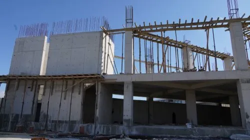 Çeşme’de Pazaryeri İnşaatı Neden Bitmiyor?