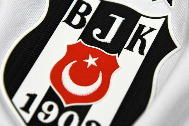 Beşiktaş’ta Yönetim Krizi: İstifalar ve Değişiklikler