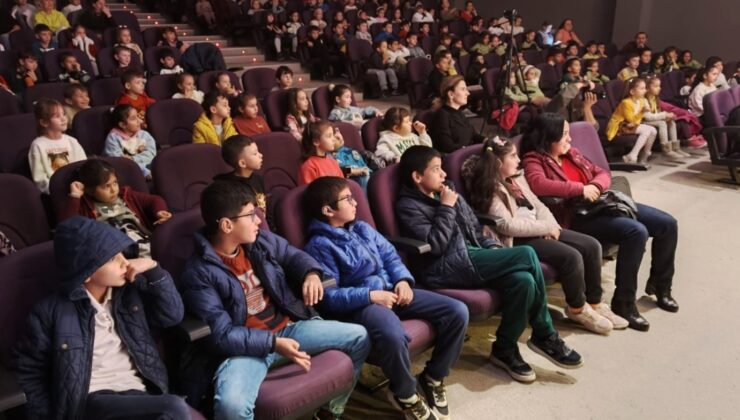BBŞT’den Bornovalı miniklere tiyatro şöleni