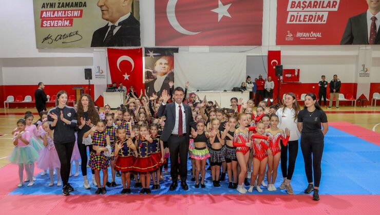 Bayraklılı çocuklardan muhteşem gösteri