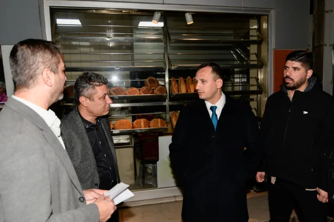 Bornova’da fırınlara gece denetimi: Başkan Eşki sahada