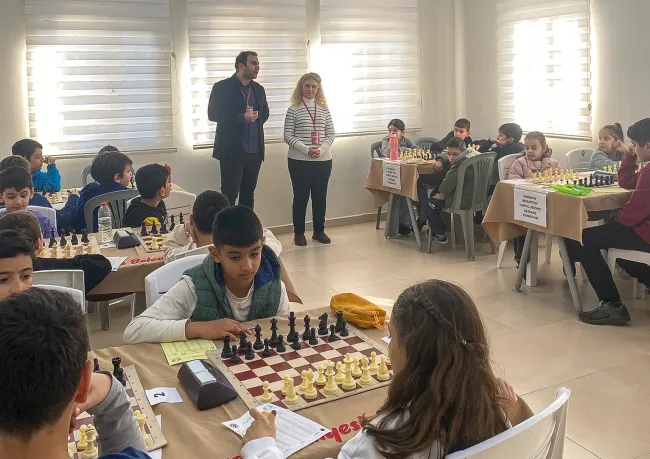 Bornova’da genç zihinler satrançla buluşuyor
