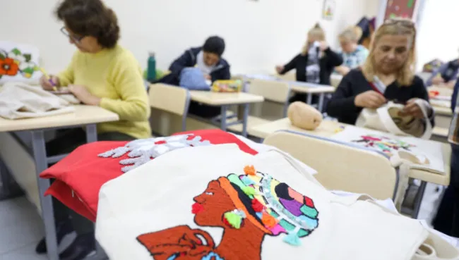 Buca Belediyesi Aziz Nesin Eğitim Merkezi’ne veli ve kursiyerlerden tam not